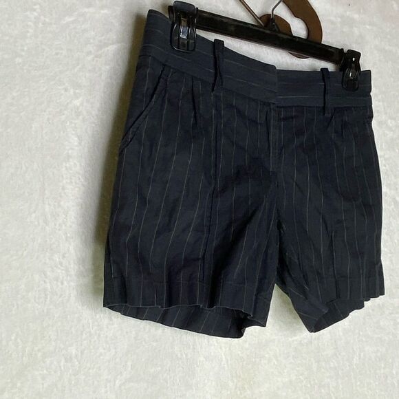 Development by Erica Davies Shorts - Picture 3 of 9